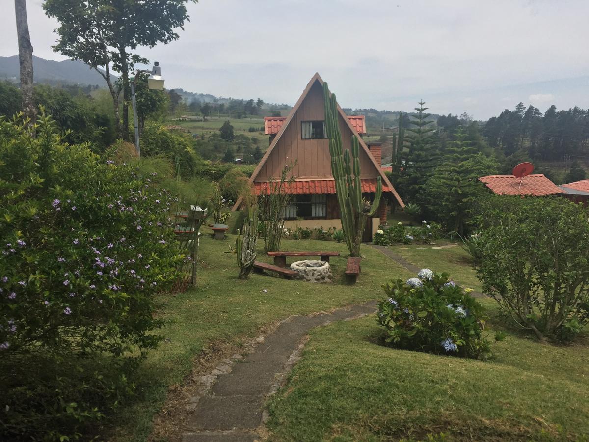 Hotel Chalets Los Volcanes Fraijanes Exterior photo
